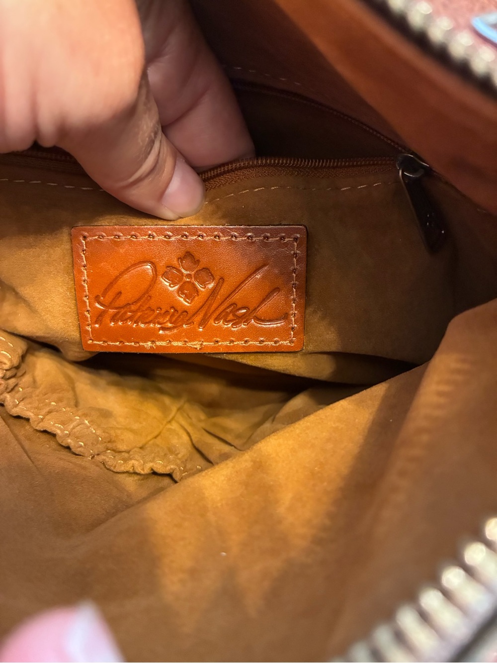 Patricia Nash Valerie fold-over wristlet in cranberry tooled leather - Picture 4 of 10